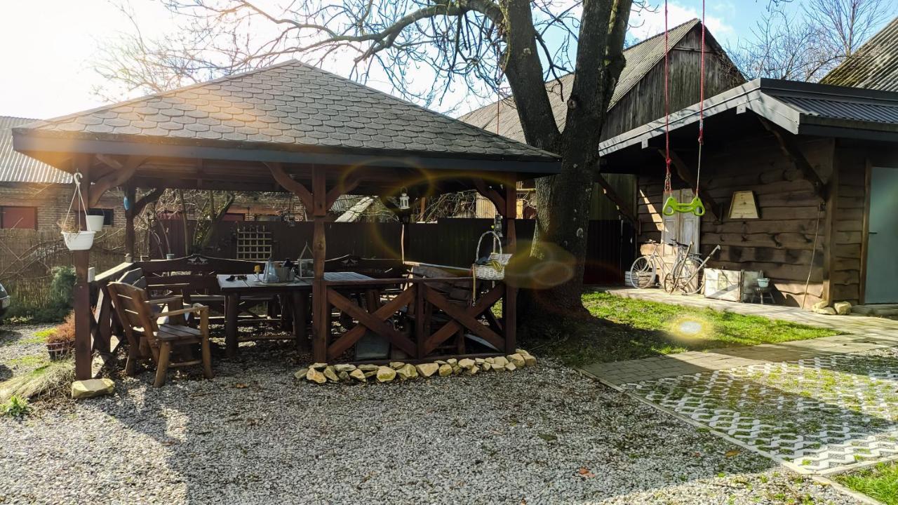 Roztoczanski Dworek Zamość Buitenkant foto