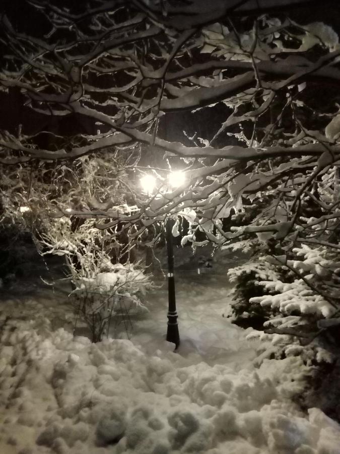 Roztoczanski Dworek Zamość Buitenkant foto